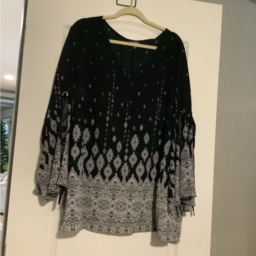 Roz & Ali Black and Crème Graphic Blouse